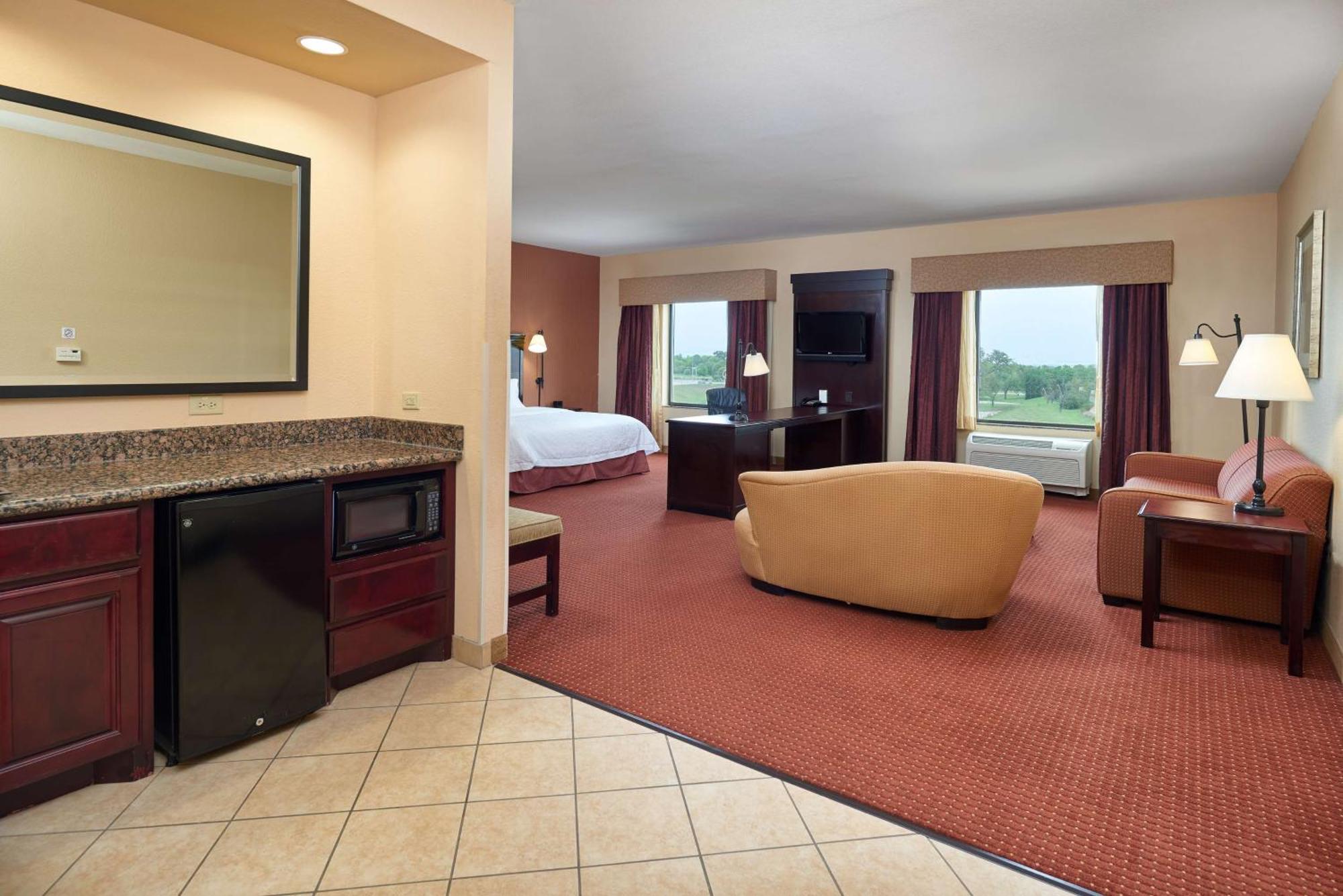 Hampton Inn & Suites Austin South Buda Exterior photo