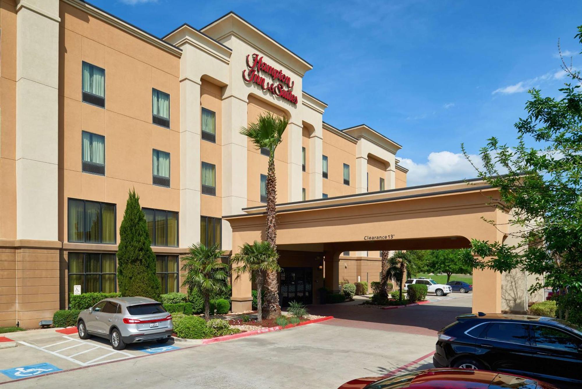 Hampton Inn & Suites Austin South Buda Exterior photo